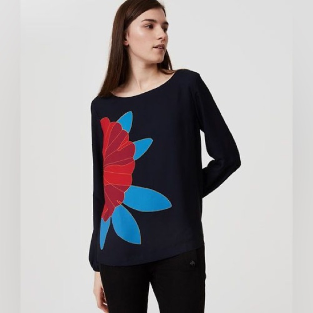 Loft Women's blue blouse with a bright flower. Size-SP. With long sleeves